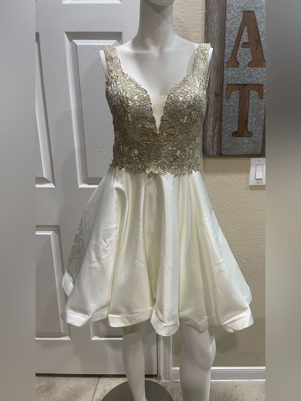 Camille La Vie Embellished Fit & Flare Formal Dress Size 4